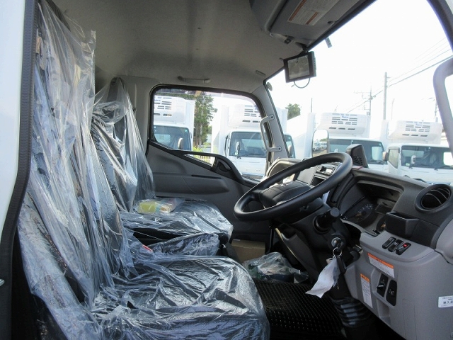 三菱ふそうキャンターアルミバン小型（2t・3t）[写真07]