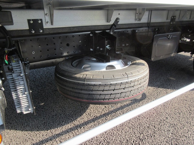 三菱ふそうキャンターアルミバン小型（2t・3t）[写真09]