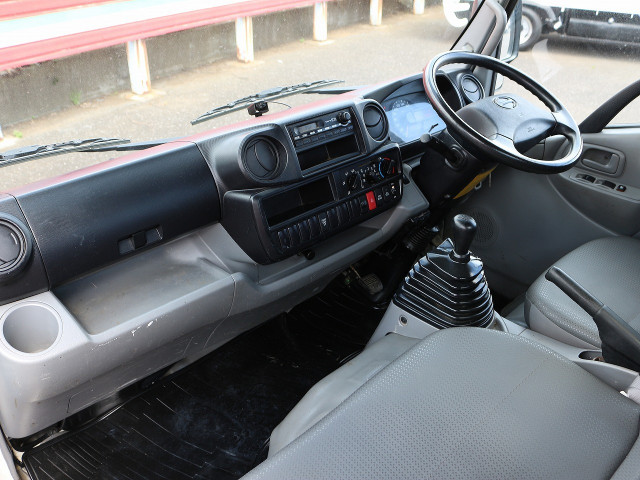 日野デュトロ平ボディ小型（2t・3t）[写真16]