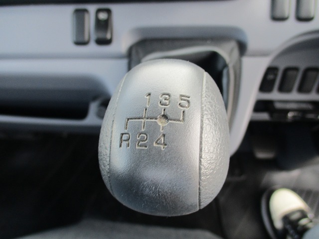 三菱ふそうキャンタークレーン付小型（2t・3t）[写真06]