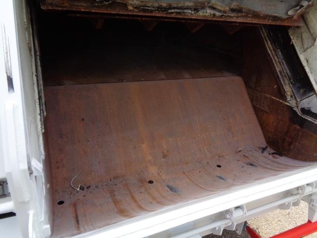 三菱ふそうキャンターパッカー車（塵芥車）小型（2t・3t）[写真10]