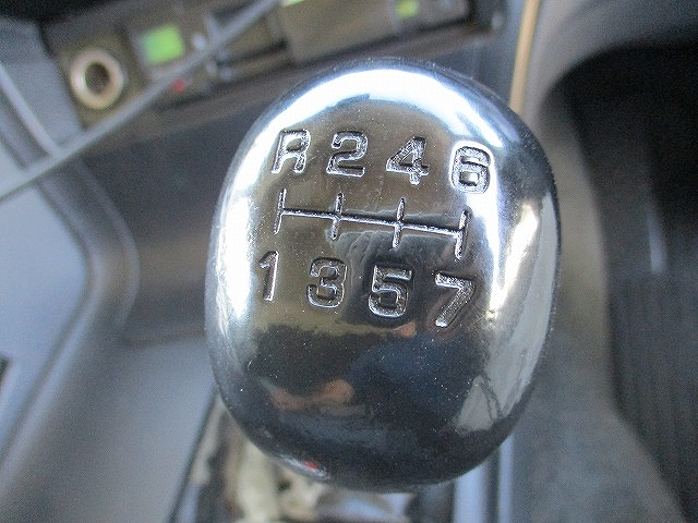 三菱ふそうスーパーグレートアルミウイング大型（10t）[写真10]