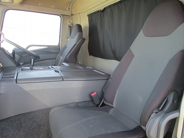 三菱ふそうスーパーグレートアルミウイング大型（10t）[写真11]