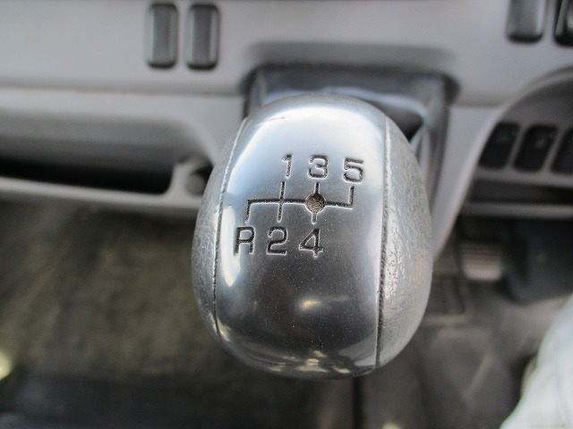 三菱ふそうキャンタークレーン4段小型（2t・3t）[写真05]