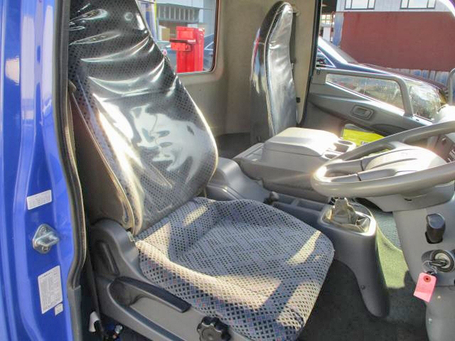 三菱ふそうファイターセルフクレーン4段増トン（6t・8t）[写真08]