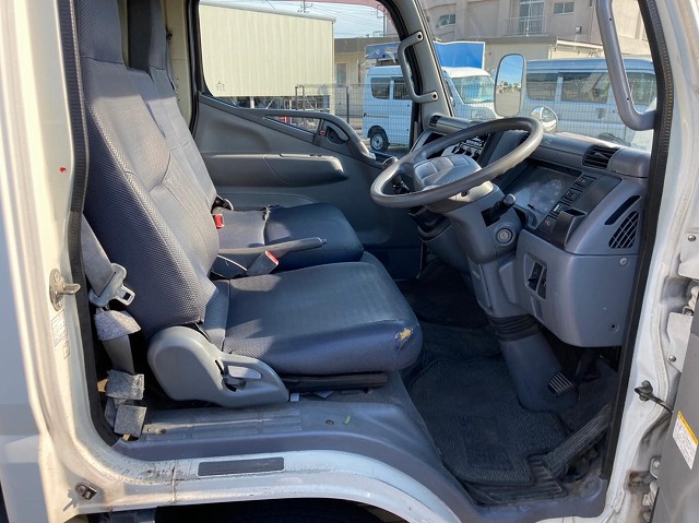 三菱ふそうキャンターアルミバン小型（2t・3t）[写真10]