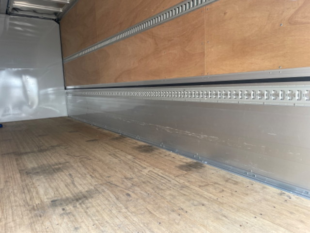 いすゞフォワードアルミウイング中型（4t）[写真10]