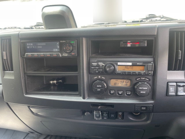 いすゞフォワードアルミウイング中型（4t）[写真32]