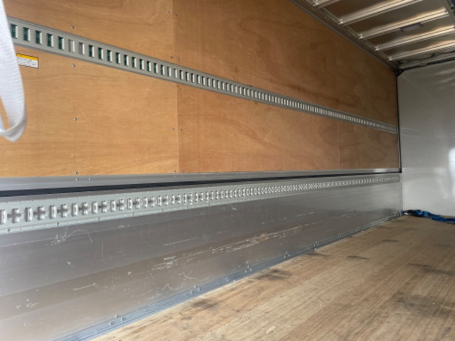 いすゞフォワードアルミウイング中型（4t）[写真09]