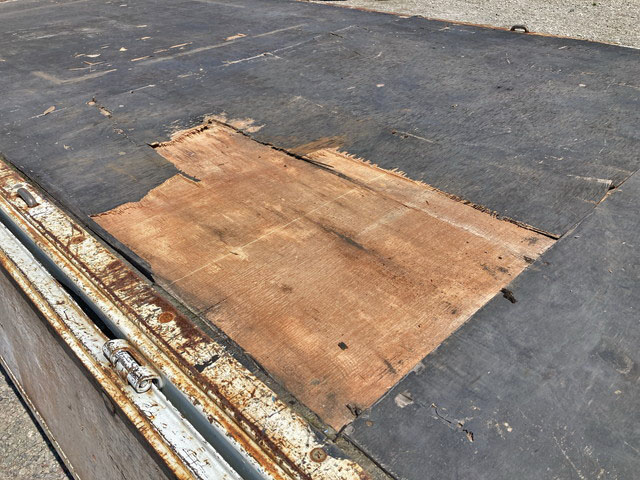 三菱ふそうキャンター平ボディ小型（2t・3t）[写真13]