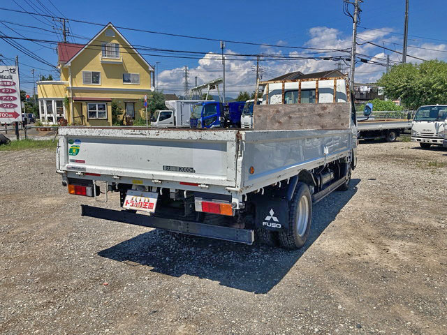 三菱ふそうキャンター平ボディ小型（2t・3t）[写真02]