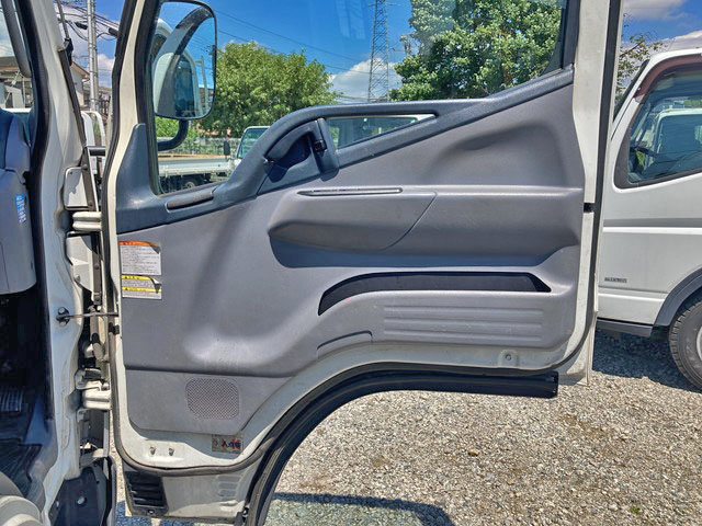 三菱ふそうキャンター平ボディ小型（2t・3t）[写真27]