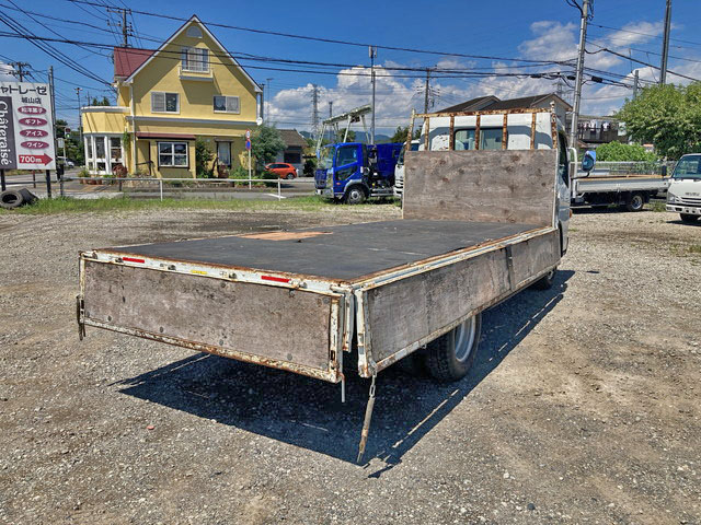 三菱ふそうキャンター平ボディ小型（2t・3t）[写真03]