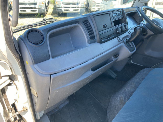 三菱ふそうキャンター平ボディ小型（2t・3t）[写真30]