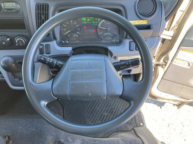 三菱ふそうキャンター平ボディ小型（2t・3t）[写真33]