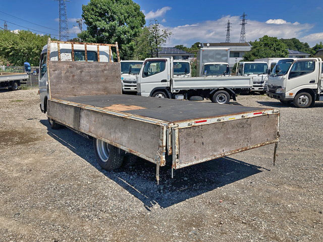 三菱ふそうキャンター平ボディ小型（2t・3t）[写真06]