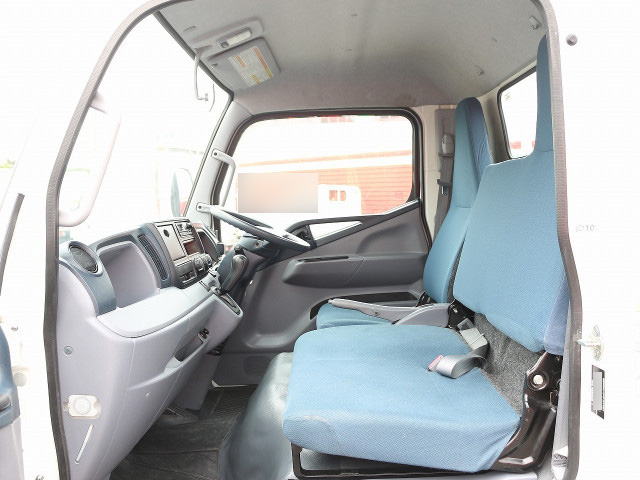 三菱ふそうキャンター平ボディ小型（2t・3t）[写真25]