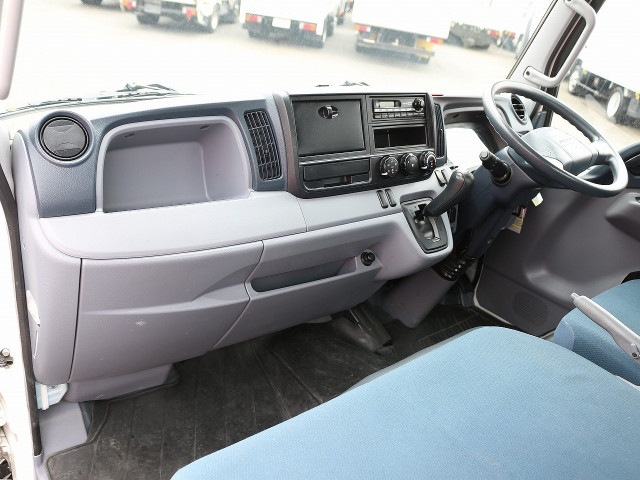 三菱ふそうキャンター平ボディ小型（2t・3t）[写真27]