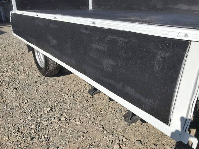 三菱ふそうキャンター平ボディ小型（2t・3t）[写真14]