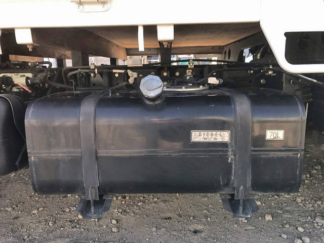 三菱ふそうキャンター平ボディ小型（2t・3t）[写真18]