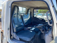 三菱ふそうキャンター平ボディ小型（2t・3t）[写真26]