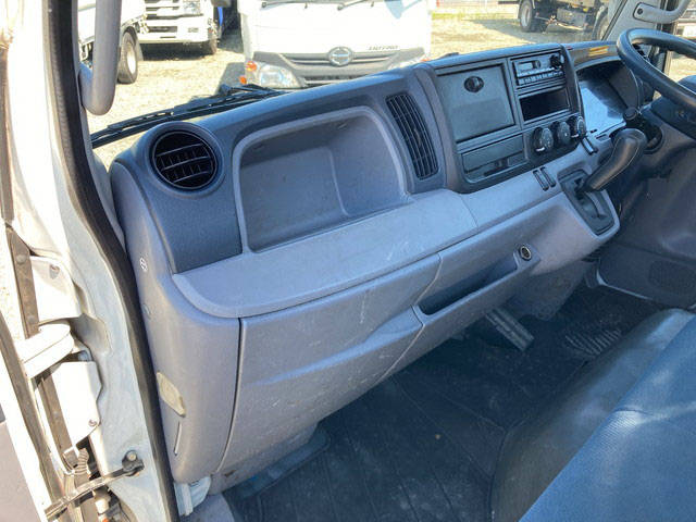 三菱ふそうキャンター平ボディ小型（2t・3t）[写真27]