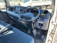 三菱ふそうキャンター平ボディ小型（2t・3t）[写真28]