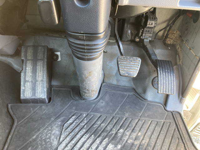 三菱ふそうキャンター平ボディ小型（2t・3t）[写真33]