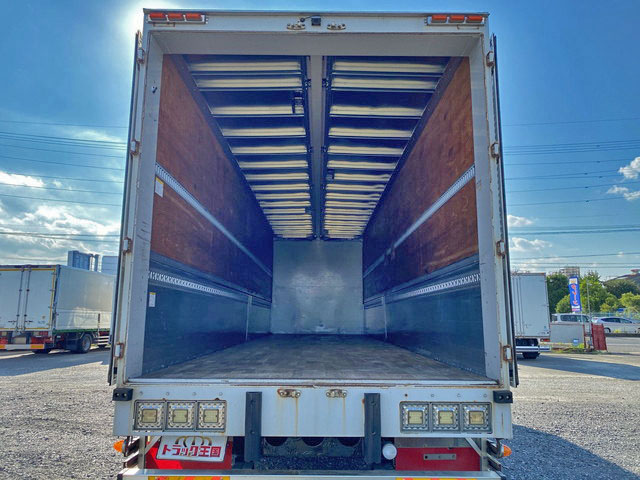 UDトラックスクオンアルミウイング大型（10t）[写真10]