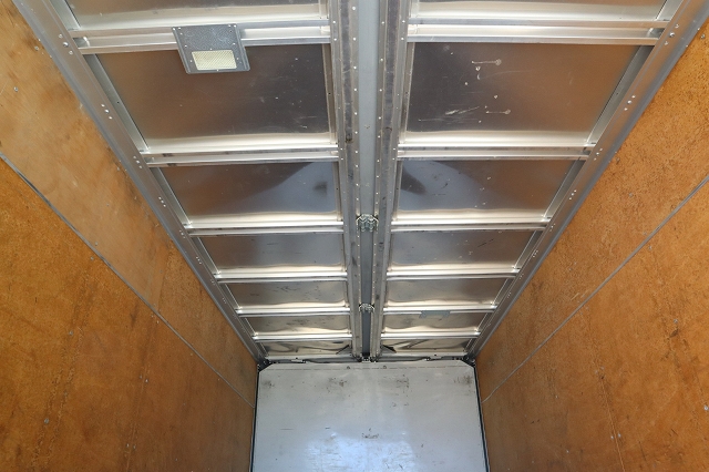 いすゞエルフアルミウイング小型（2t・3t）[写真12]