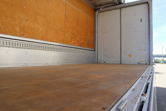 いすゞエルフアルミウイング小型（2t・3t）[写真04]