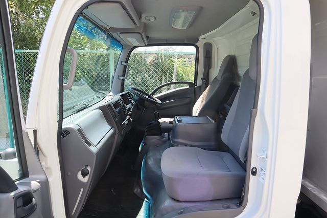 いすゞエルフアルミウイング小型（2t・3t）[写真06]