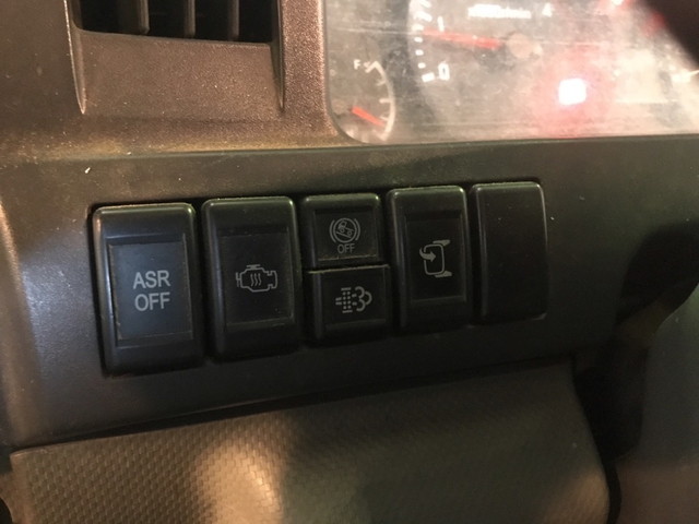 いすゞエルフ高所作業車小型（2t・3t）[写真32]