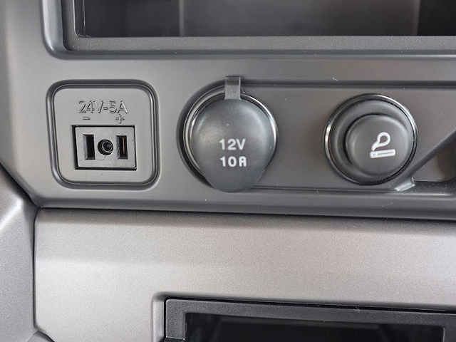 UDトラックスクオンコンテナ専用車大型（10t）[写真21]