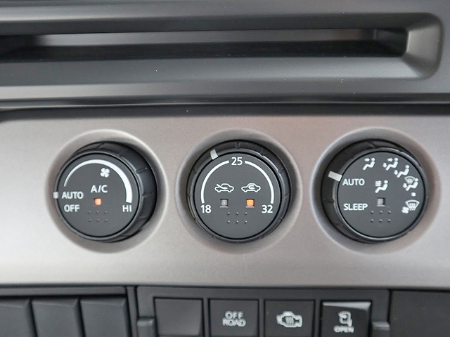 UDトラックスクオンコンテナ専用車大型（10t）[写真22]