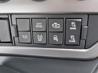 UDトラックスクオンコンテナ専用車大型（10t）[写真23]