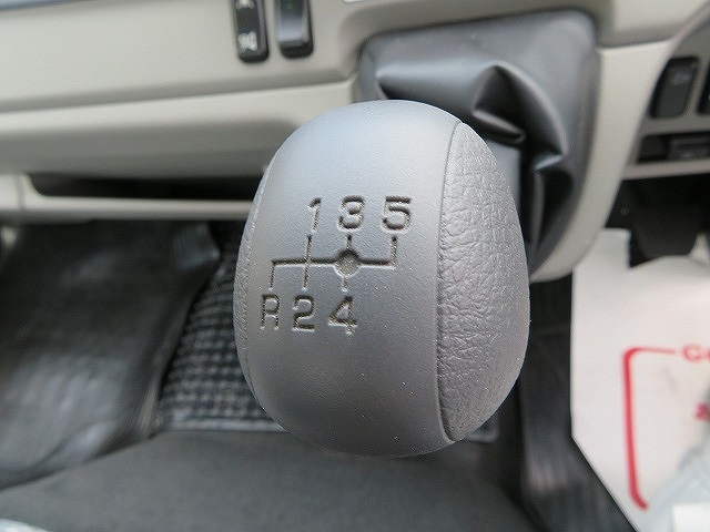 三菱ふそうキャンタータンク車（タンクローリー）小型（2t・3t）[写真11]