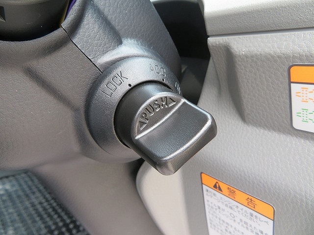 三菱ふそうキャンタータンク車（タンクローリー）小型（2t・3t）[写真12]