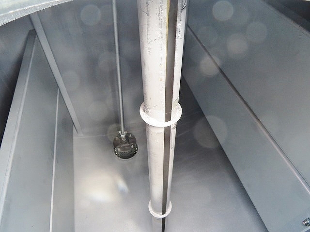 三菱ふそうキャンタータンク車（タンクローリー）小型（2t・3t）[写真17]