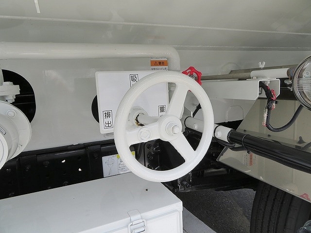 三菱ふそうキャンタータンク車（タンクローリー）小型（2t・3t）[写真24]