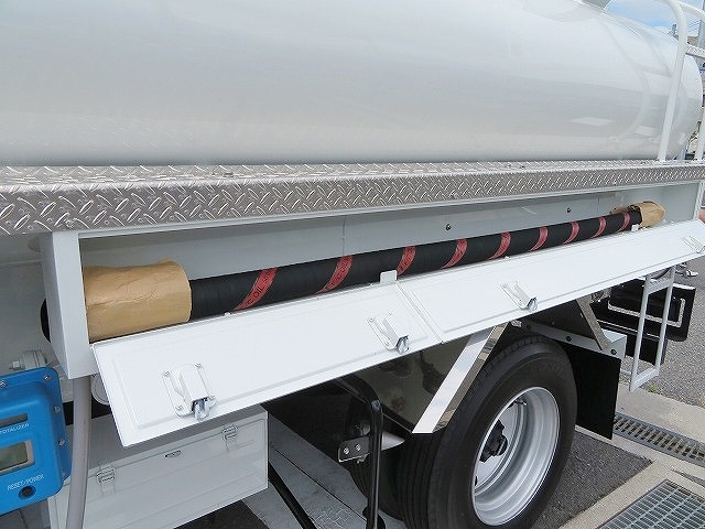 三菱ふそうキャンタータンク車（タンクローリー）小型（2t・3t）[写真28]