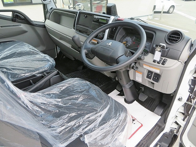 三菱ふそうキャンタータンク車（タンクローリー）小型（2t・3t）[写真08]