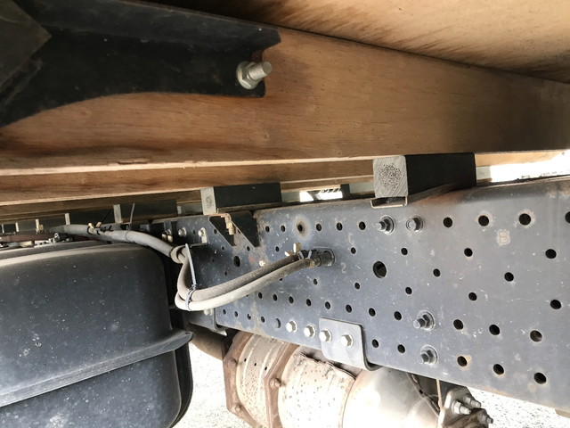 いすゞエルフ平ボディ小型（2t・3t）[写真17]