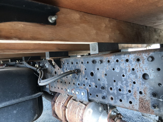 いすゞエルフ平ボディ小型（2t・3t）[写真16]