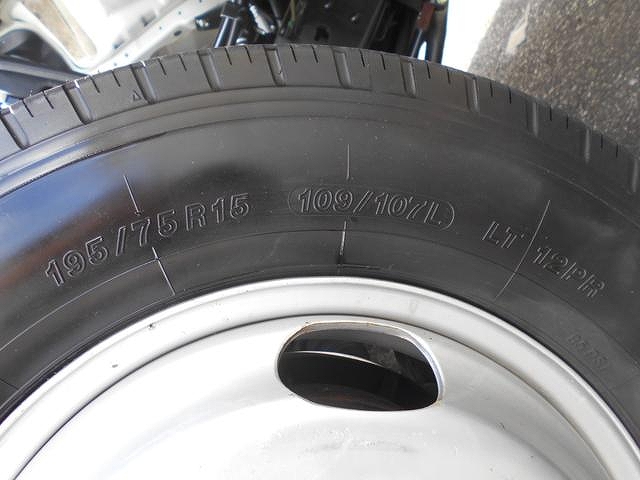 いすゞエルフ平ボディ小型（2t・3t）[写真18]