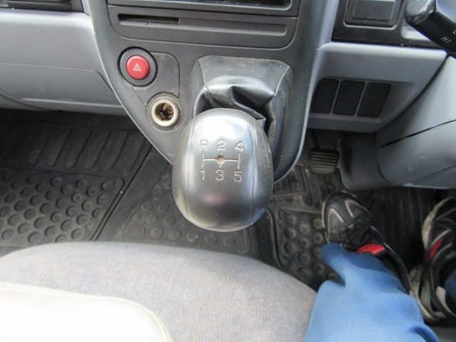 三菱ふそうキャンタークレーン3段小型（2t・3t）[写真28]