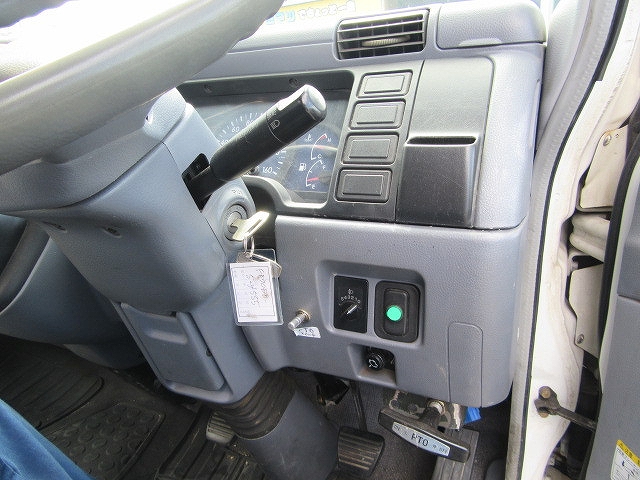 三菱ふそうキャンタークレーン3段小型（2t・3t）[写真30]