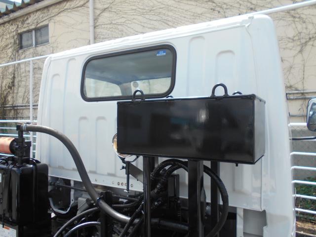 三菱ふそうキャンターコンテナ専用車小型（2t・3t）[写真12]