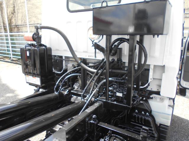 三菱ふそうキャンターコンテナ専用車小型（2t・3t）[写真13]