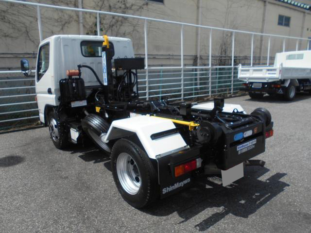 三菱ふそうキャンターコンテナ専用車小型（2t・3t）[写真02]